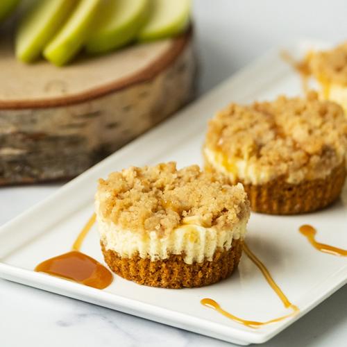Caramel Apple Mini Cheesecakes {with Streusel Topping} - Cooking