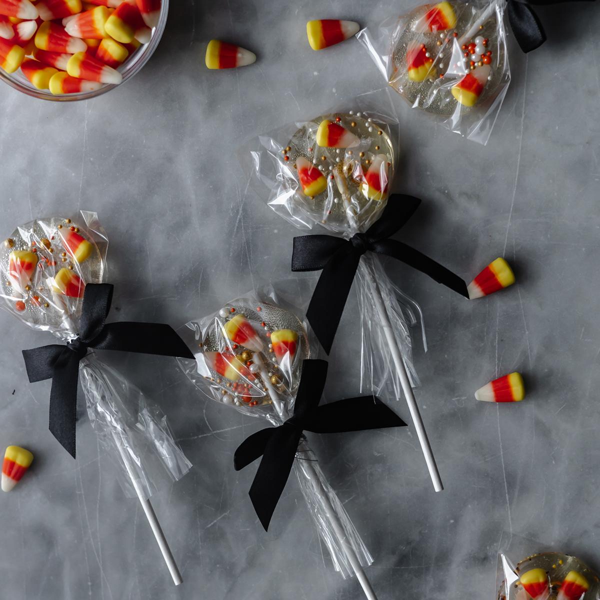 Halloween Marshmallow Lollipops